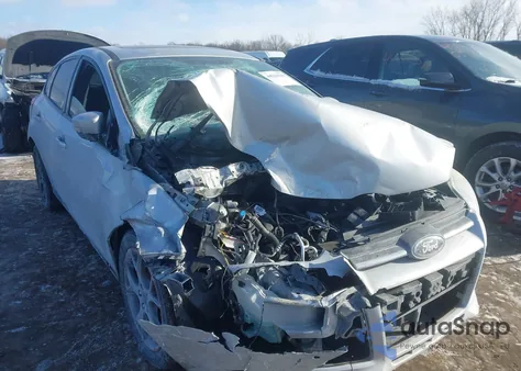 2014 Ford Focus Se z USA, uszkodzony, nr VIN 1FADP3K26EL354503